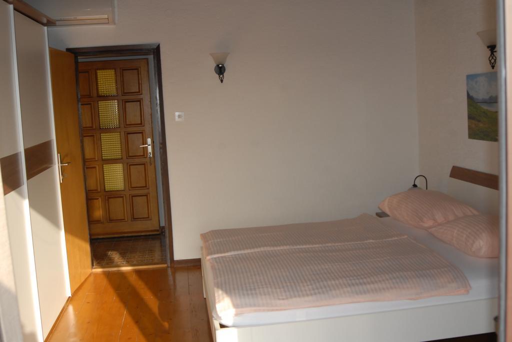Apartments Karabaic Пунат Экстерьер фото